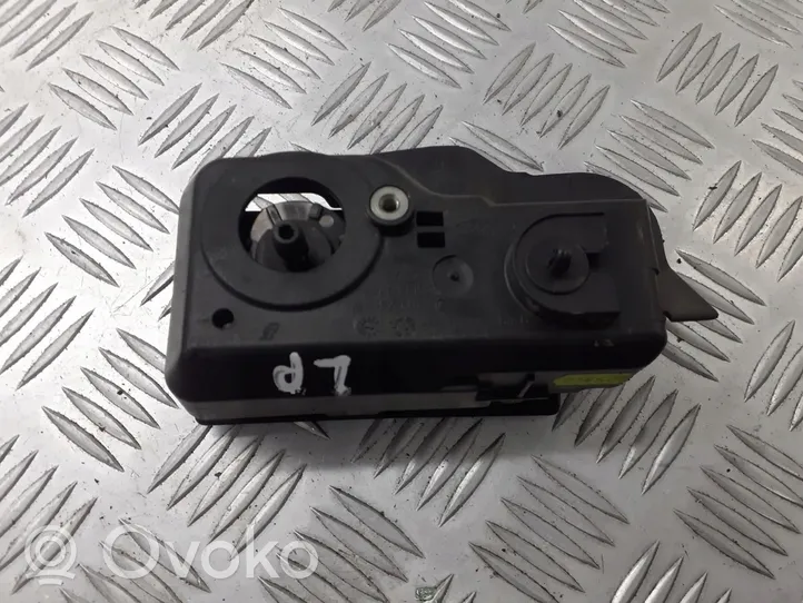 Ford Mondeo Mk III Manecilla interna puerta delantera 1S71-F22601-AG