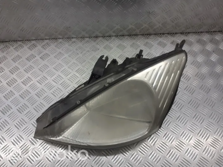 Ford Focus Lampa przednia BRAK