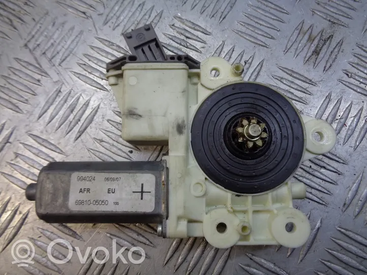 Toyota Avensis T250 Motorino deflettore/vetro 69810-05050