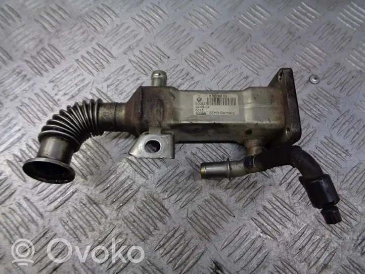 Renault Megane II EGR-venttiilin/lauhduttimen kiinnike 8200360566A