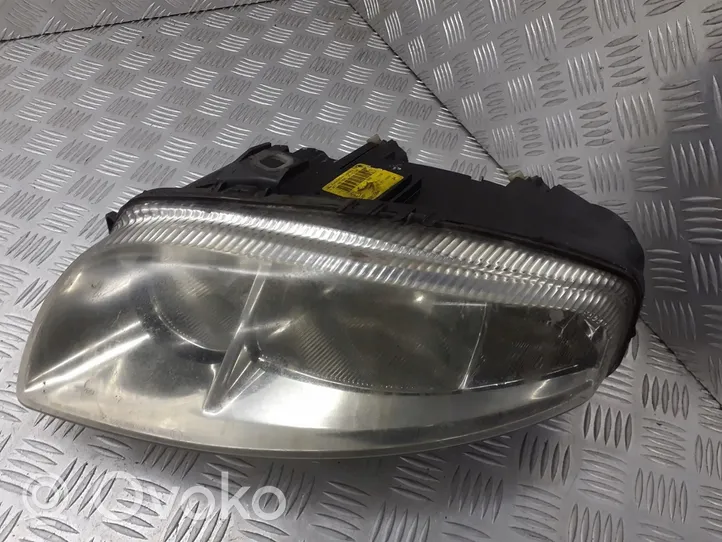 Alfa Romeo GT Lampa przednia 60681584