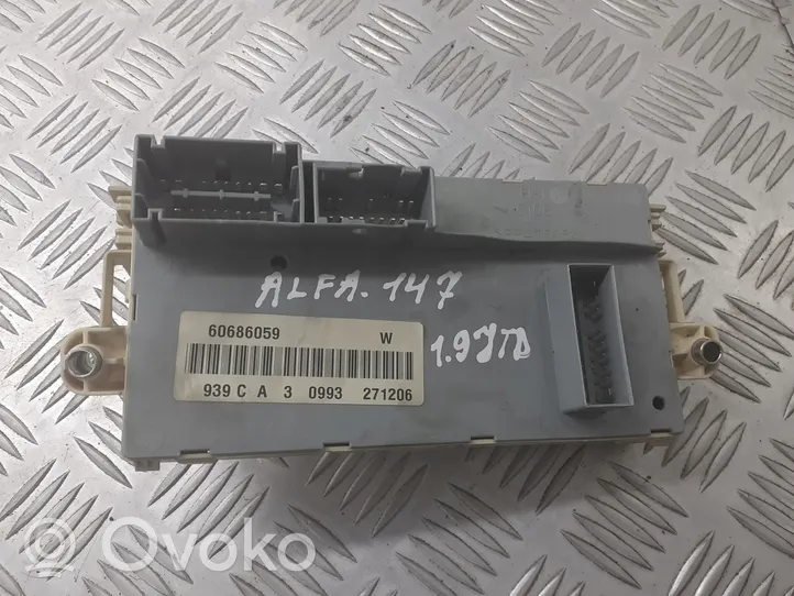 Alfa Romeo 147 Dangtelis saugiklių dėžės 60686059