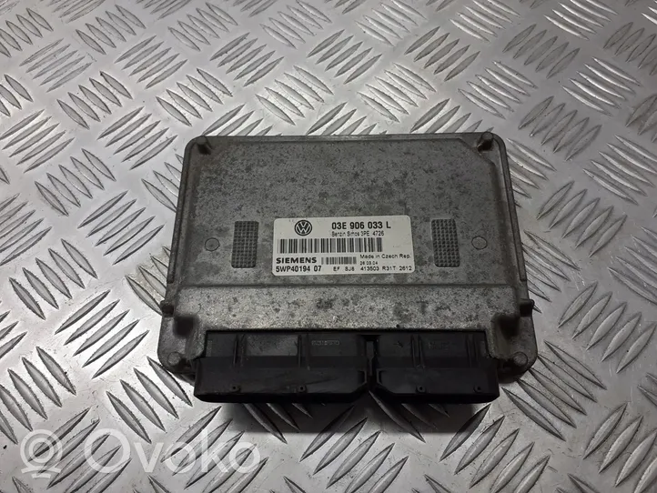 Volkswagen Polo IV 9N3 Unité de commande, module ECU de moteur 03E906033L