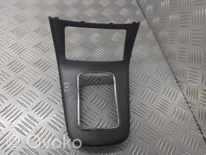 Toyota Avensis T220 Rivestimento in plastica cornice della leva del cambio 84932