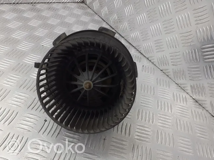 Opel Zafira B Moteur de ventilateur porte avant D8087