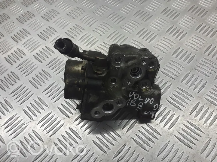 Volvo S40, V40 Pompe d'injection de carburant à haute pression MD351017