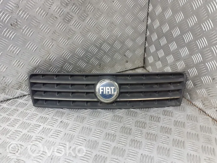 Fiat Punto (199) Konepellin säleikkö 46849441