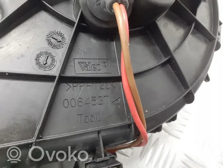 Opel Tigra B Moteur de ventilateur porte avant 