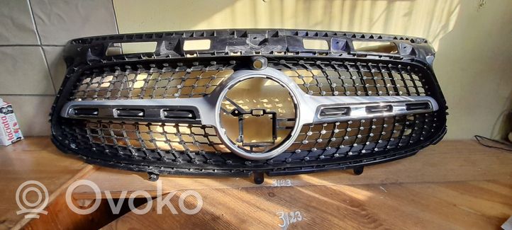 Mercedes-Benz B W247 Grille calandre supérieure de pare-chocs avant 