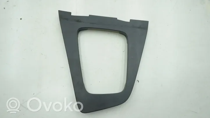 Volvo S60 Rivestimento in plastica cornice della leva del cambio 9184816