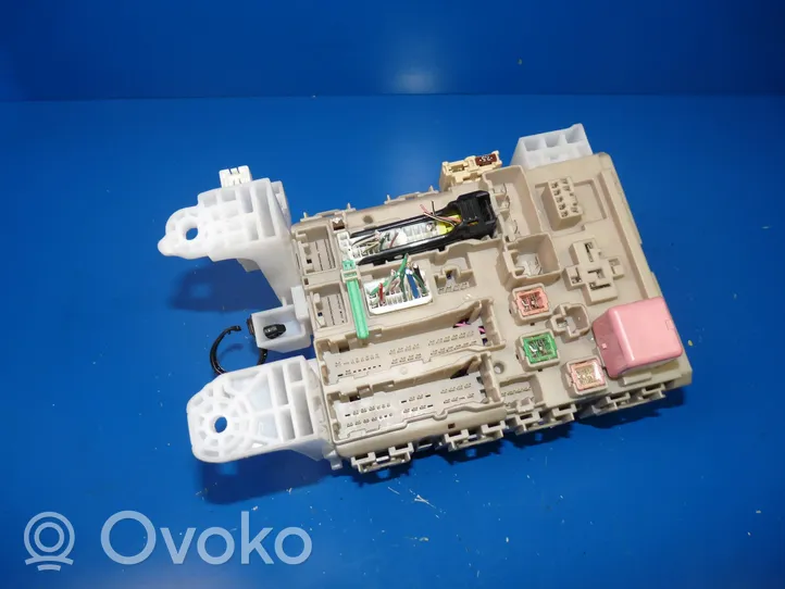 Toyota Avensis T270 Module de fusibles 8273005J90