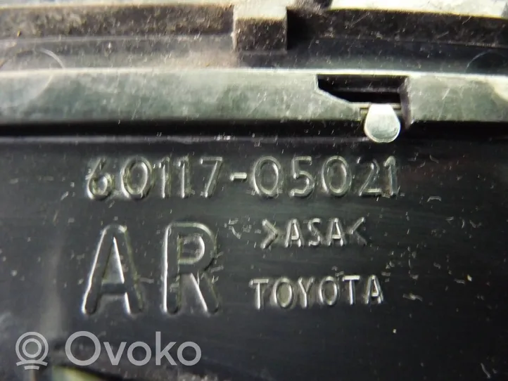 Toyota Avensis T270 Muu ulkopuolen osa 6011705021