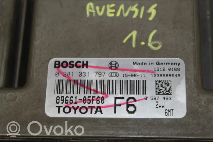 Toyota Avensis T270 Centralina/modulo del motore 8966105F60