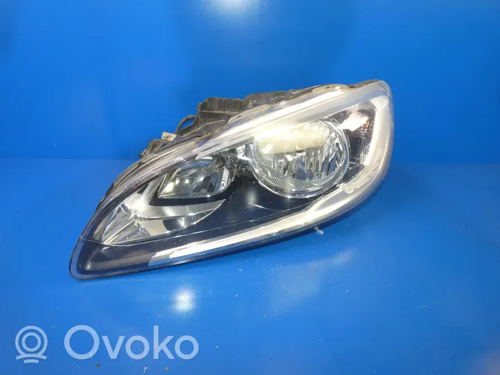 Volvo S60 Lampa przednia 31358099