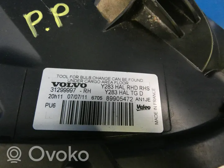 Volvo V60 Lampa przednia 31299997