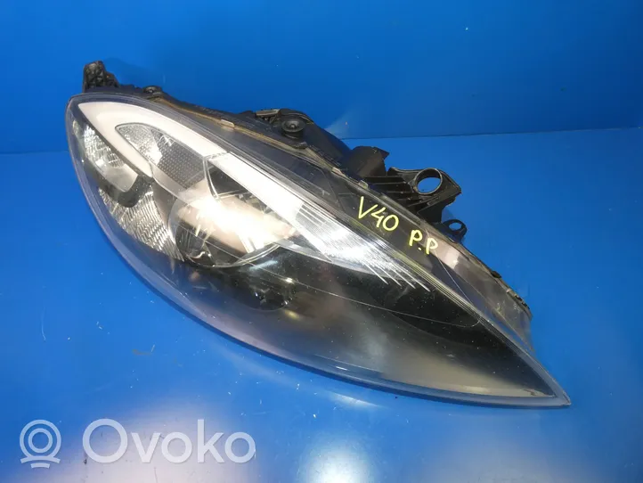 Volvo V40 Lampa przednia 31420006