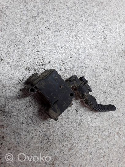 Opel Astra J Serratura del tappo del serbatoio del carburante 