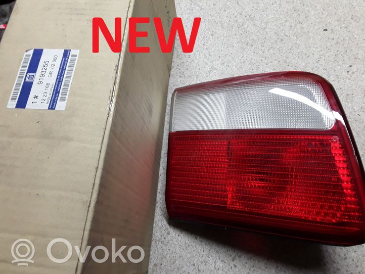 Opel Omega B1 Lampy tylnej klapy bagażnika 9193255