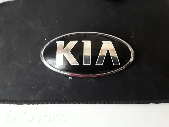 KIA Stonic Mostrina con logo/emblema della casa automobilistica 86311M6000