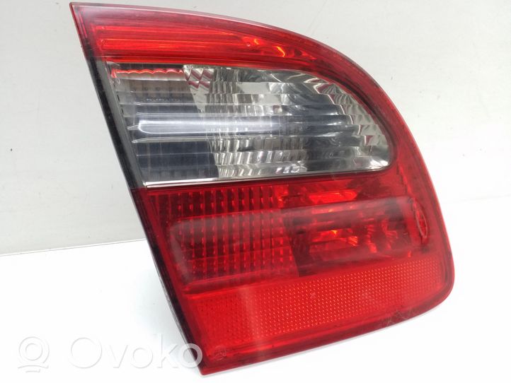 Mercedes-Benz E W211 Lampy tylnej klapy bagażnika A2118202964