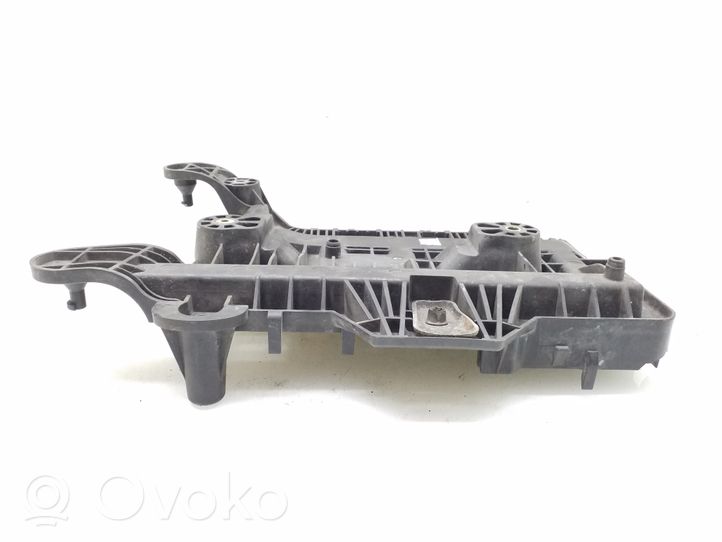 Volkswagen PASSAT CC Battery tray 1K0915333