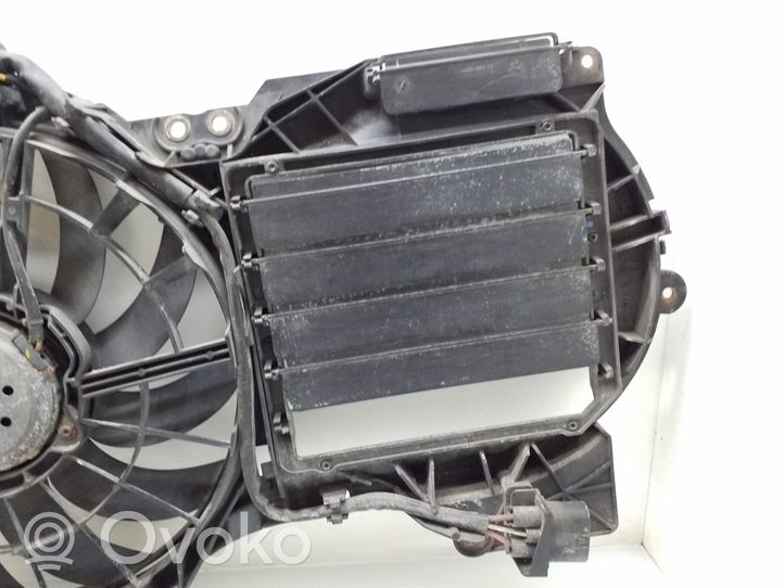 Audi A6 S6 C6 4F Convogliatore ventilatore raffreddamento del radiatore 4F0121003