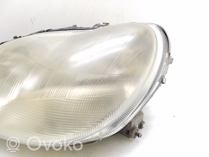 Mercedes-Benz S W220 Lampa przednia A2208200761