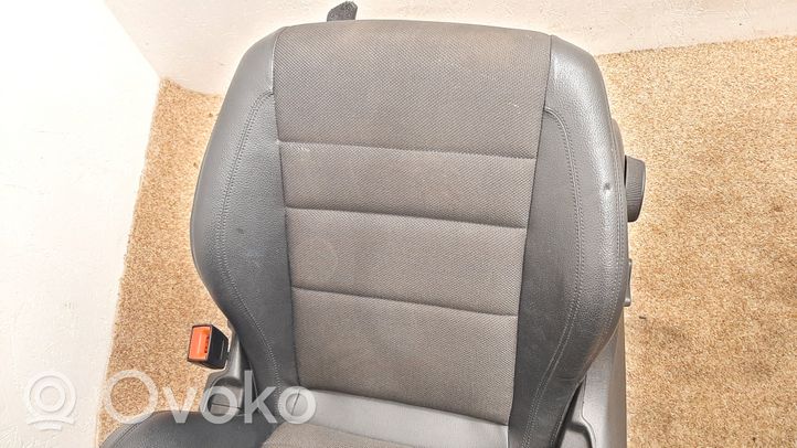 Mercedes-Benz E C207 W207 Priekinė keleivio sėdynė A2078601869