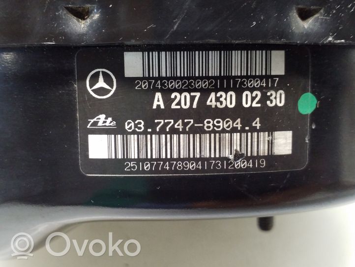 Mercedes-Benz E C207 W207 Servo-frein A2074300230
