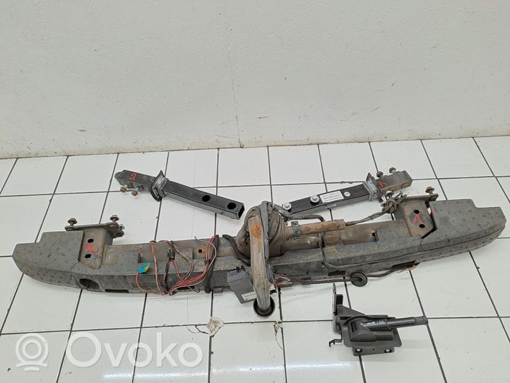 Mercedes-Benz E W211 Kit de remorquage A2116106025