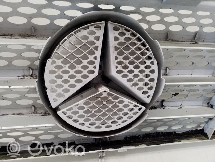 Mercedes-Benz Vito Viano W639 Etusäleikkö A6398800185