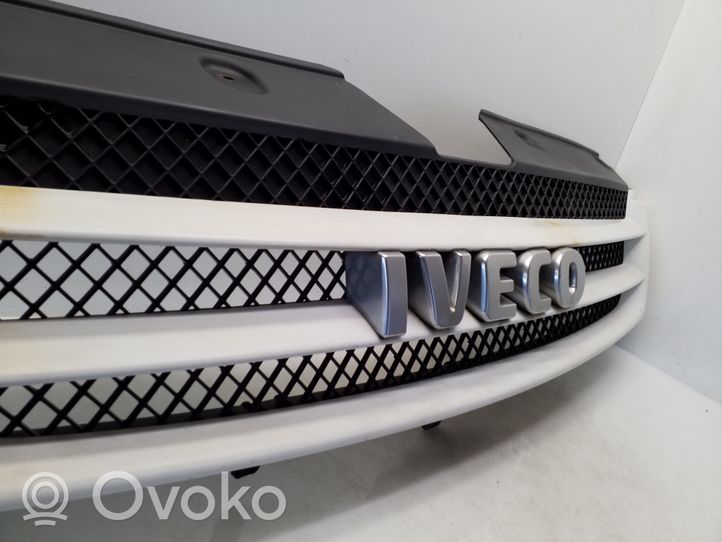 Iveco Daily 35.8 - 9 Maskownica / Grill / Atrapa górna chłodnicy 3802801