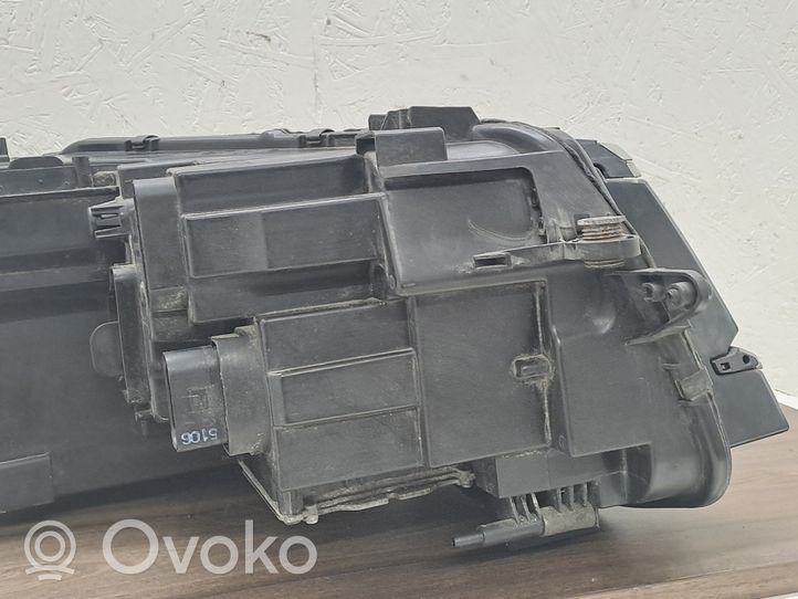 Volkswagen Tiguan Lampa przednia 5NB941081A