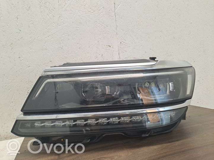 Volkswagen Tiguan Lampa przednia 5NB941081A