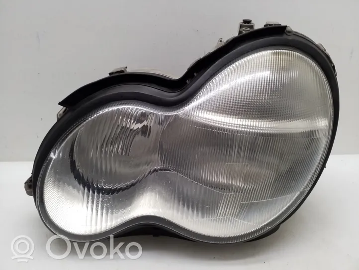 Mercedes-Benz C W203 Lampa przednia A2038201161