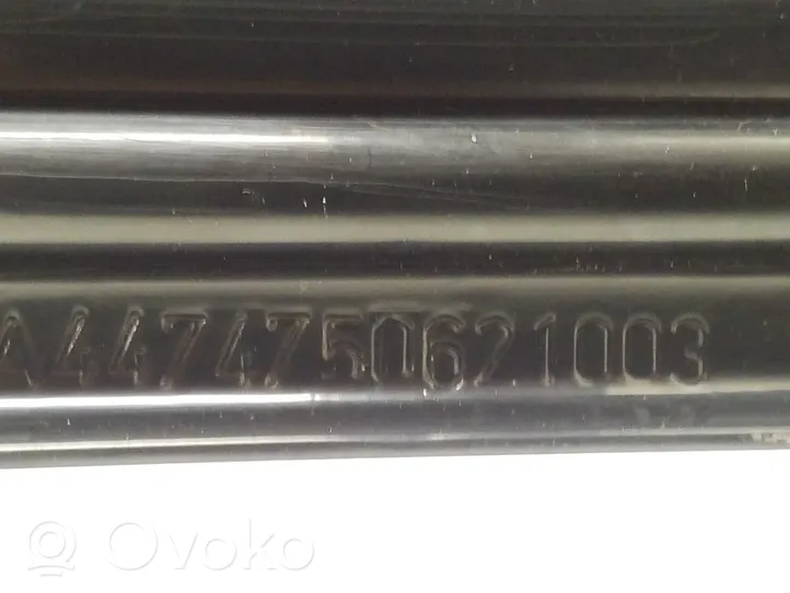 Mercedes-Benz Vito Viano W447 Staffa di fissaggio del serbatoio del carburante A4474750621