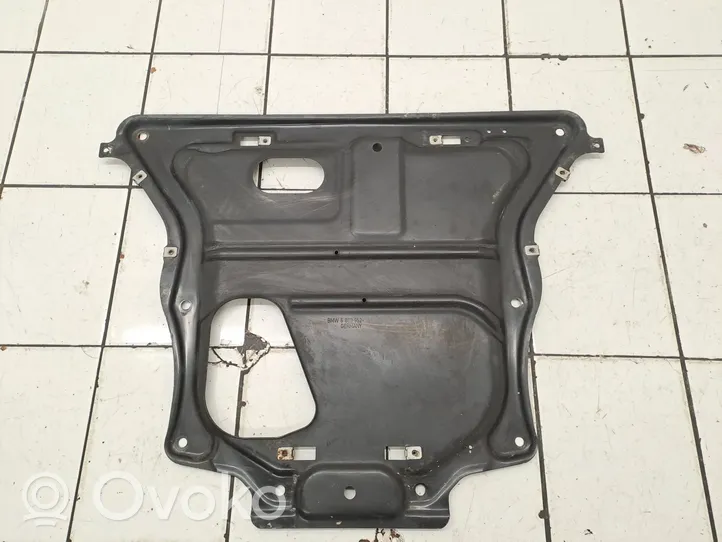 BMW 3 F30 F35 F31 Protezione anti spruzzi/sottoscocca del motore 6860952