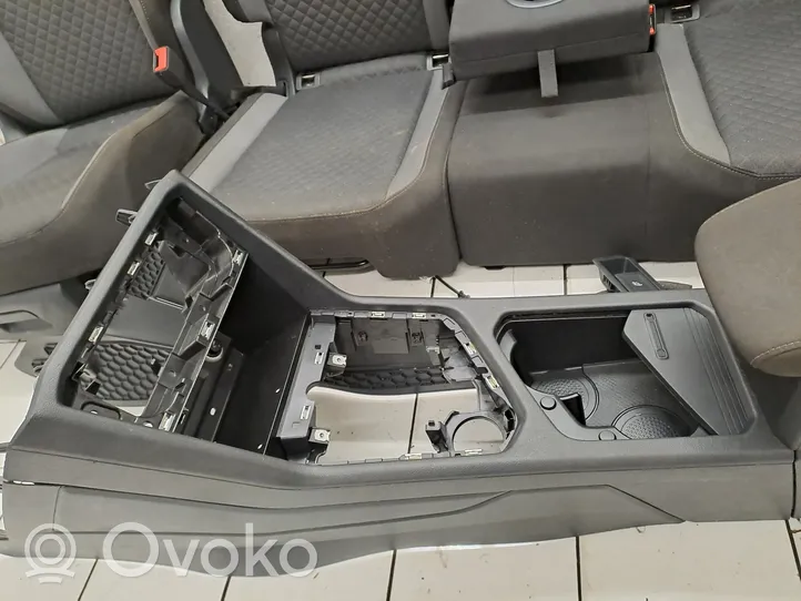 Volkswagen Tiguan Fotele / Kanapa / Komplet 5QA881105