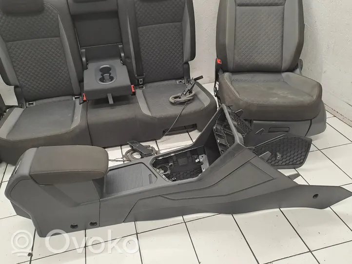 Volkswagen Tiguan Fotele / Kanapa / Komplet 5QA881105