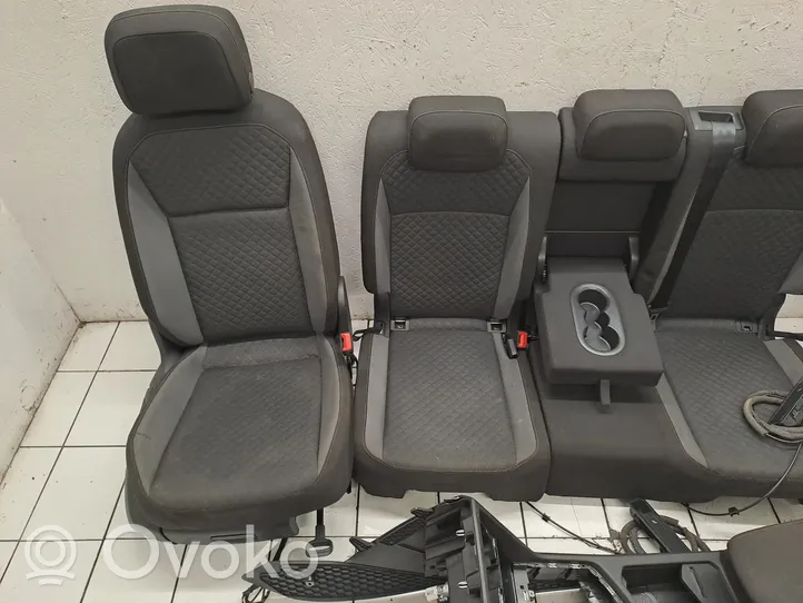 Volkswagen Tiguan Fotele / Kanapa / Komplet 5QA881105