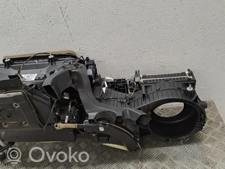 BMW 1 F20 F21 Salono oro mazgo komplektas 932514202