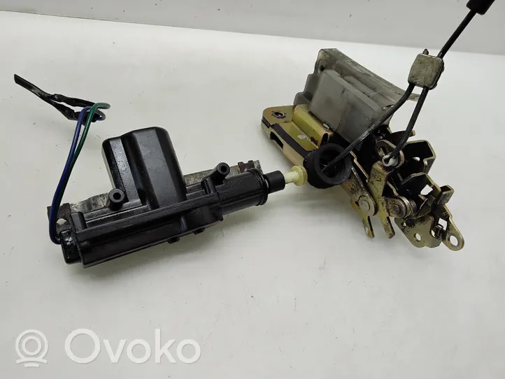 Volkswagen Transporter - Caravelle T4 Front door lock 701837015C