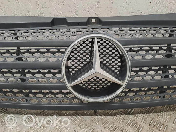 Mercedes-Benz Vito Viano W639 Верхняя решётка A6398800185