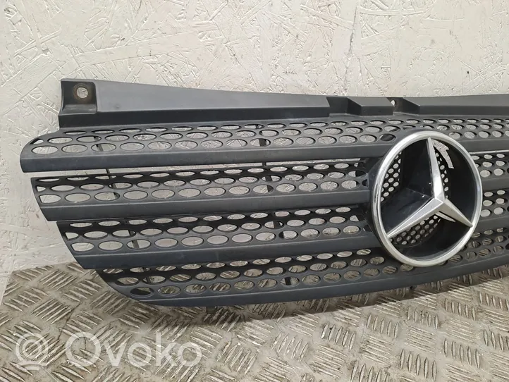 Mercedes-Benz Vito Viano W639 Augšējais režģis A6398800185