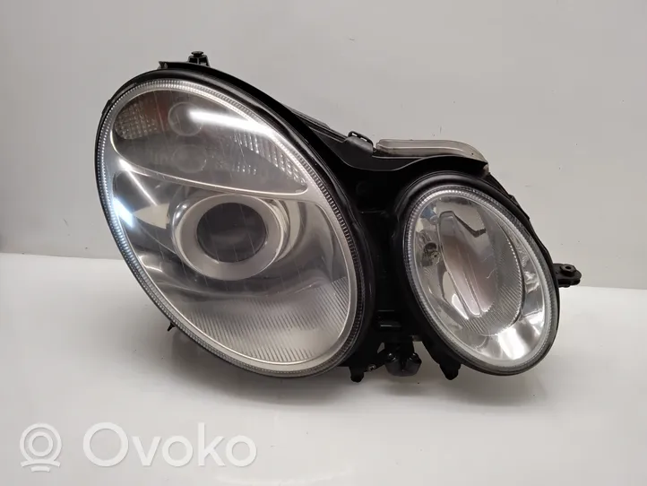 Mercedes-Benz E W211 Lampa przednia 15436001