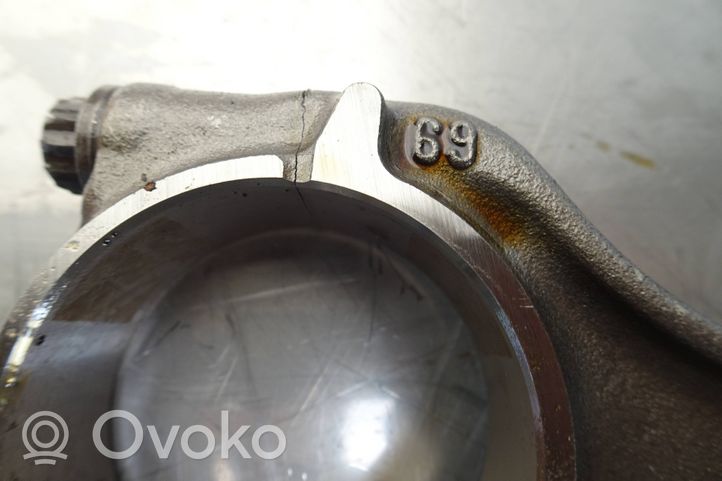 Volkswagen Polo VI AW Piston avec bielle 