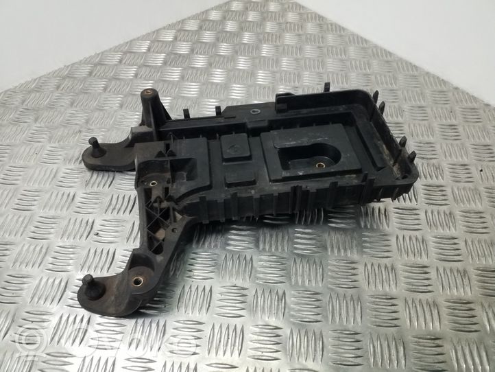 Volkswagen Golf Plus Boîte de batterie 1K0915333