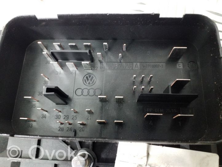 Volkswagen Tiguan Juego de caja de fusibles 1K0937125A