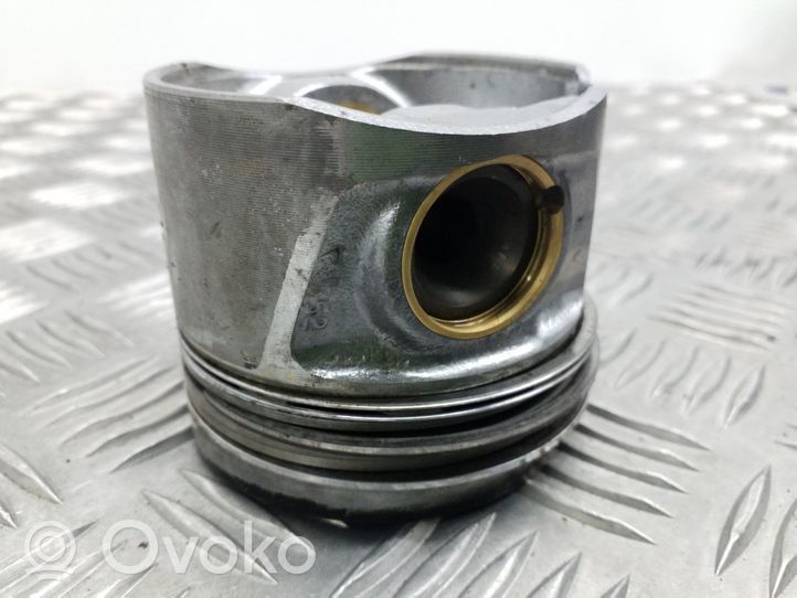 Audi A4 S4 B6 8E 8H Piston 7901J