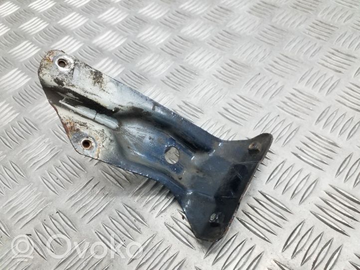 Volkswagen Golf V Supporto di montaggio del parafango 1K6821135